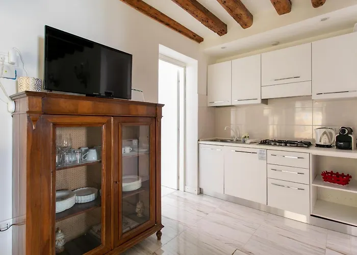 S. Maurizio - شقة