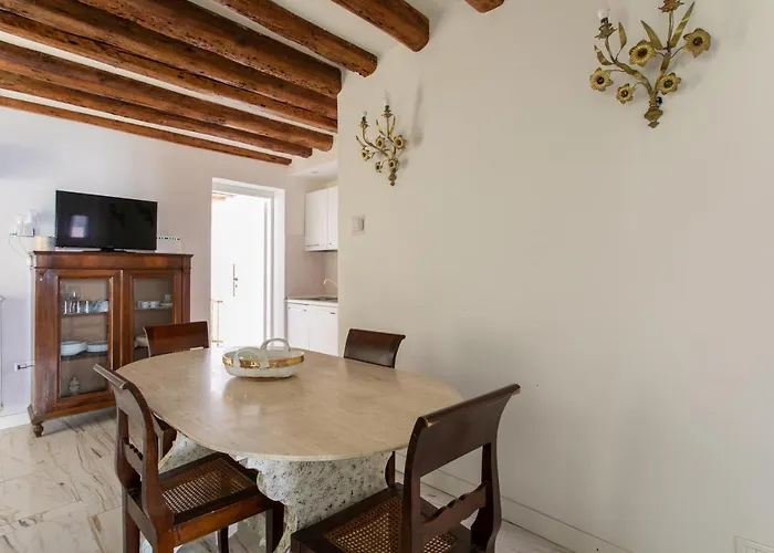 S. Maurizio - شقة البندقية